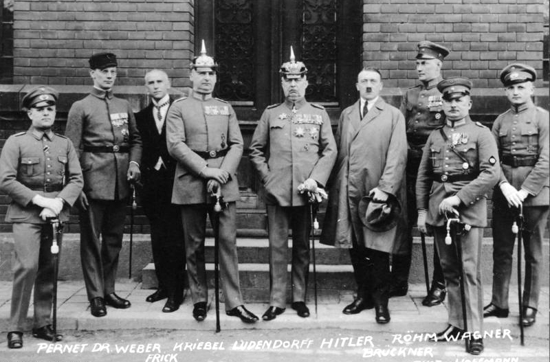Ludendorff en Hitler, samen met enkele andere deelnemers van de 'Bierkellerputsch'