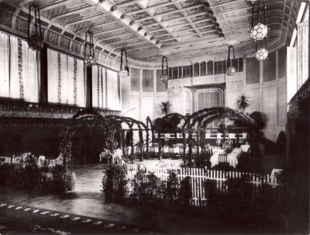 Zaal Hotel Vier Jahreszeiten anno 1900